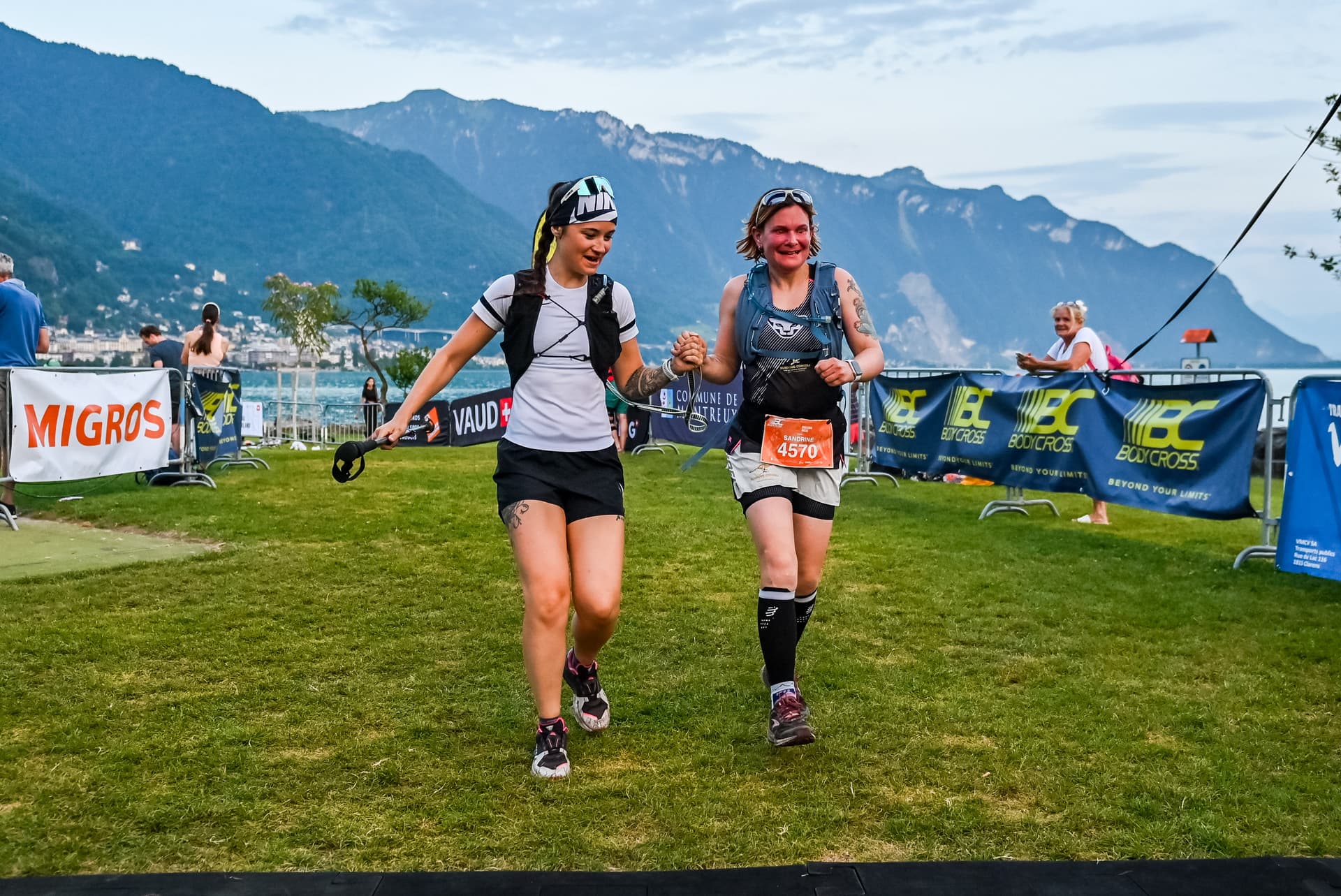 Pauline en trail dans les montagnes