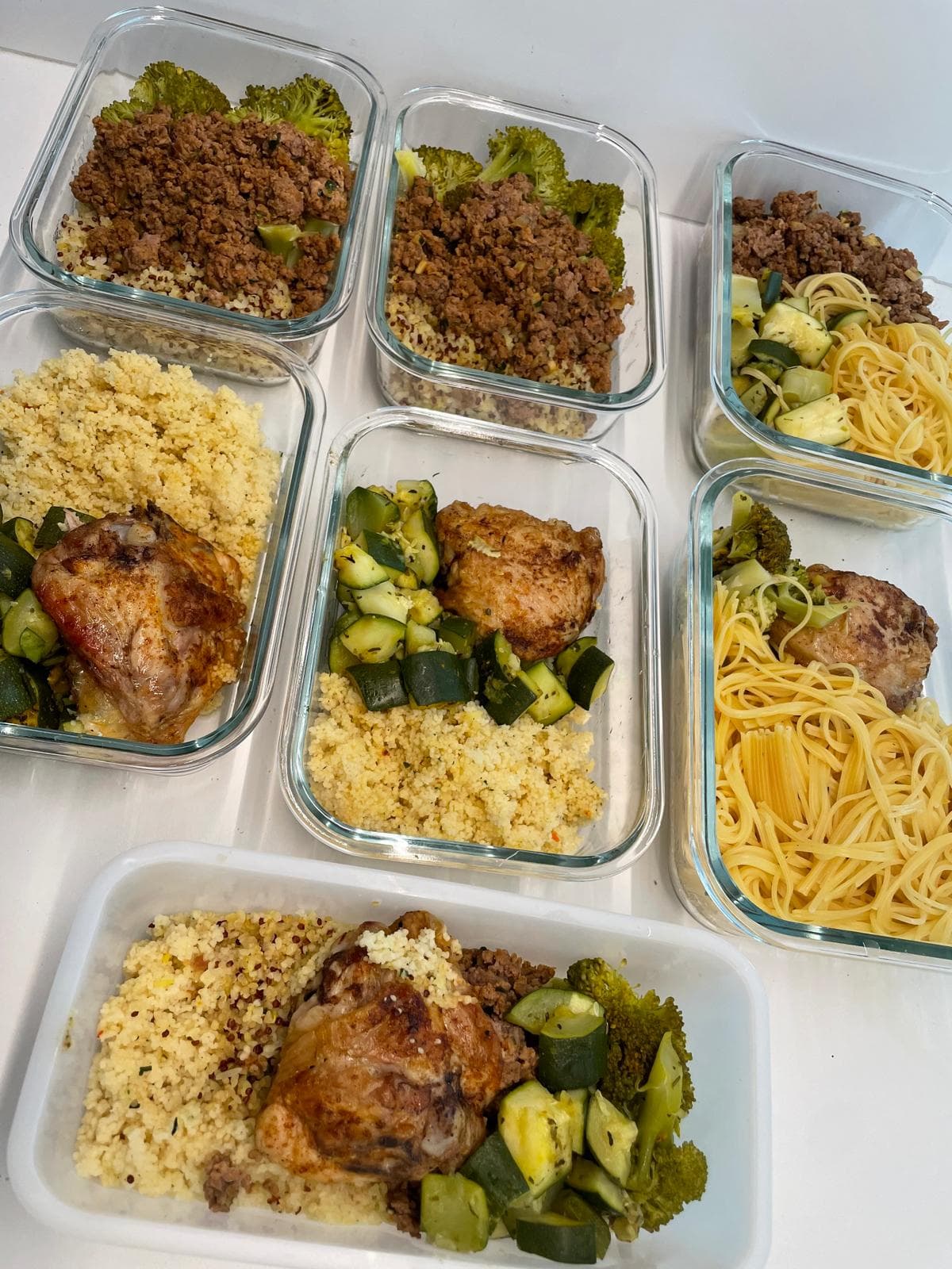 Préparation de repas en Tupperware (meal prep)